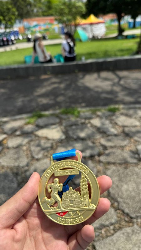 跑完半馬了這次比較好的部分，基本上不會太累比較不好的部分就是訓練不夠 14-15k 腳開始抽筋然後後面就廢了